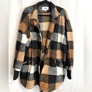 Size large BB DAKOTA X STEVE MADDEN
Plaid Times Coat